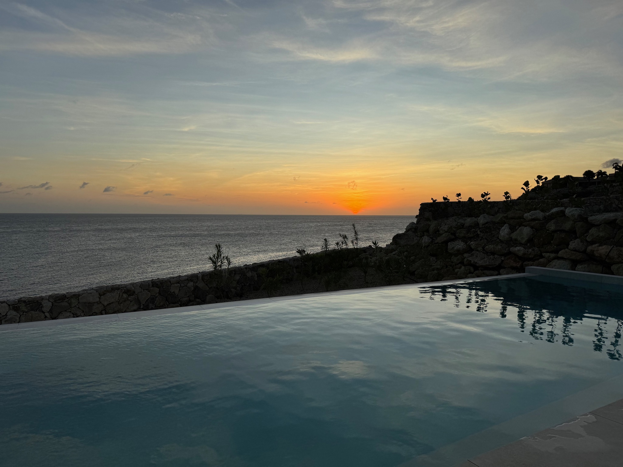 Uw Privéparadijs op een Klif met Fenomenaal Zeezicht