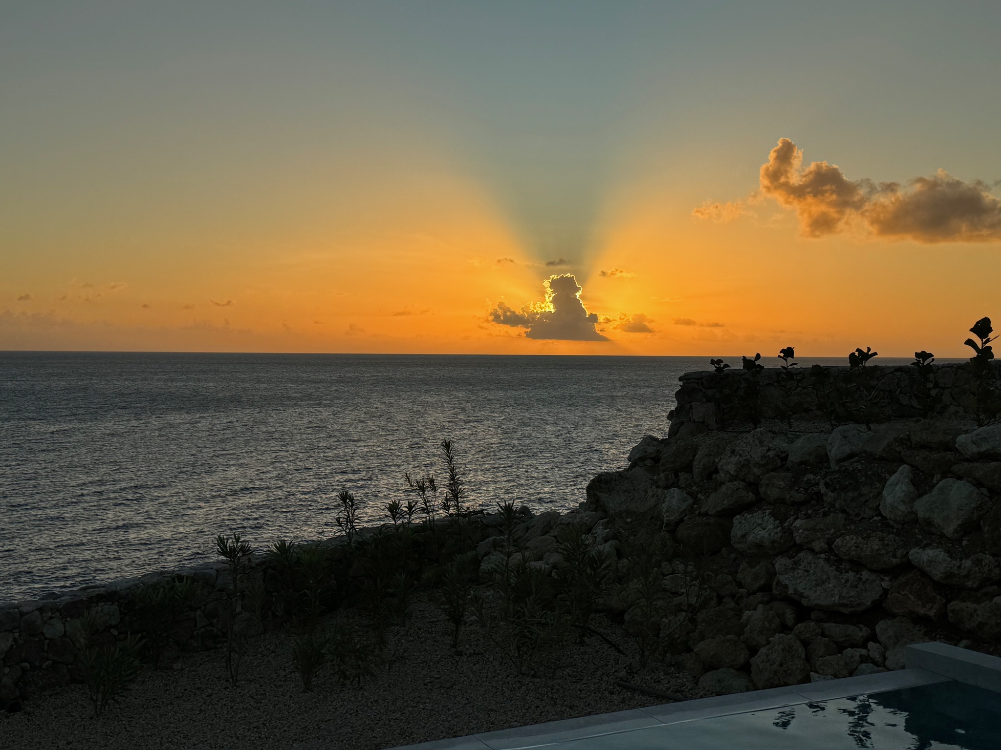 Uw Privéparadijs op een Klif met Fenomenaal Zeezicht