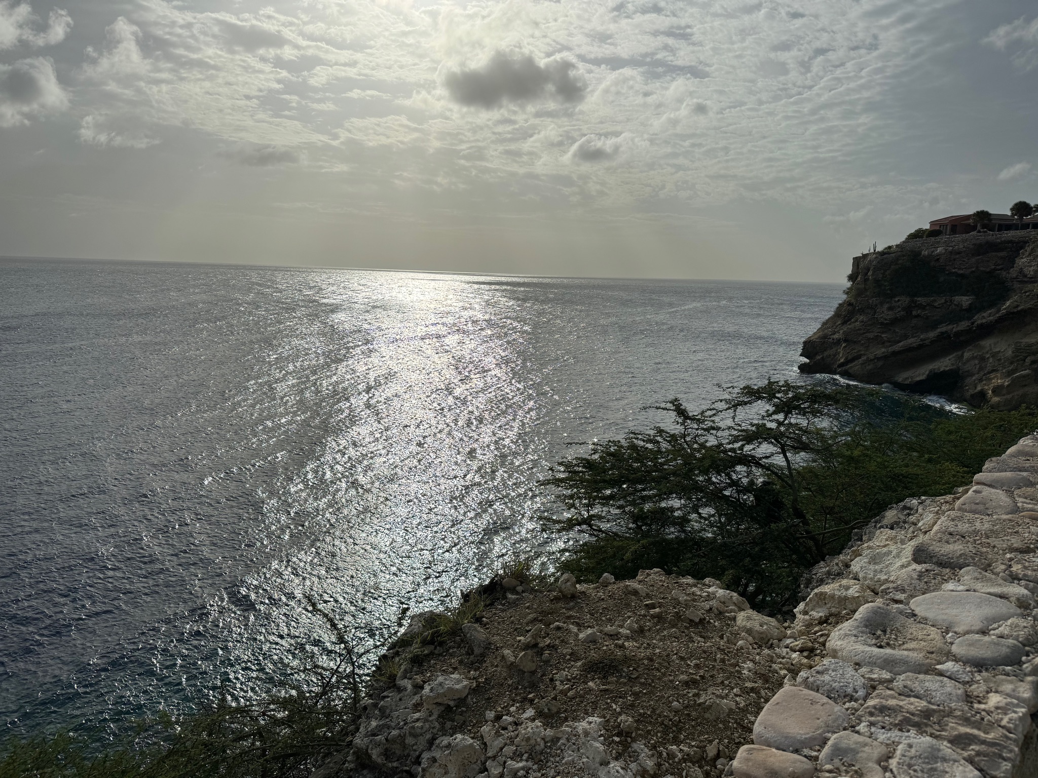 Uw Privéparadijs op een Klif met Fenomenaal Zeezicht