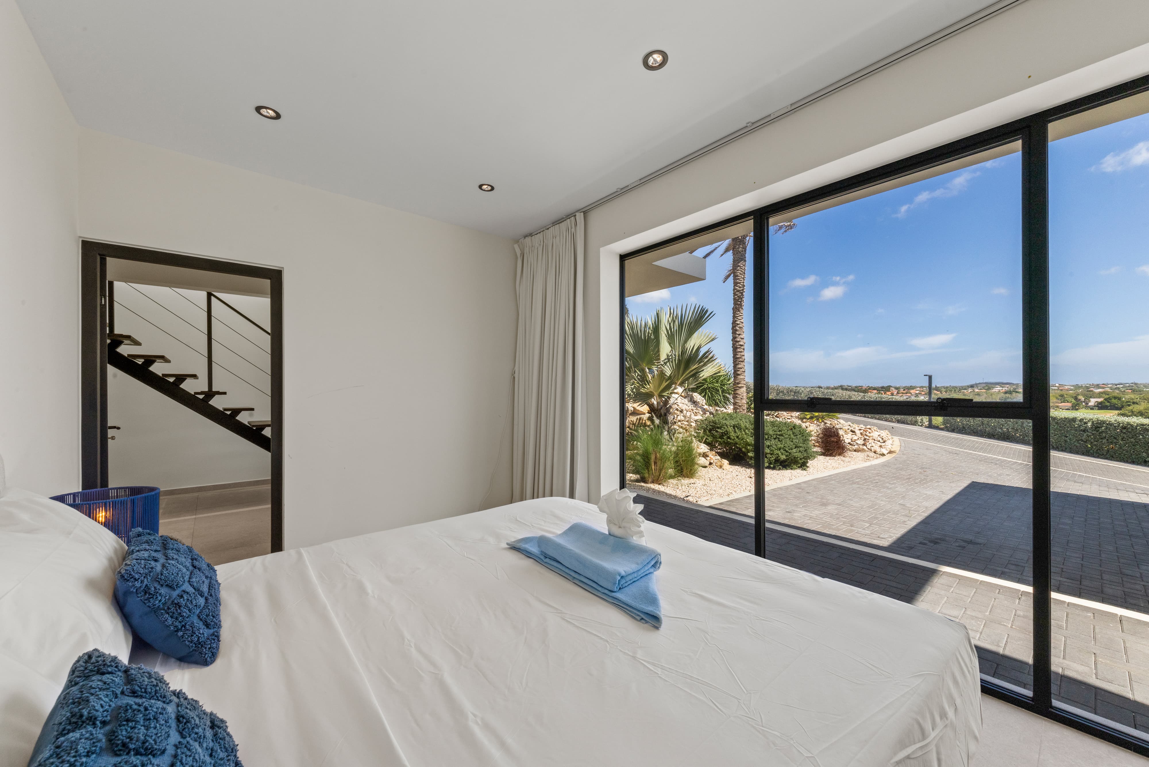 groundfloor bedroom with view over goldcourse