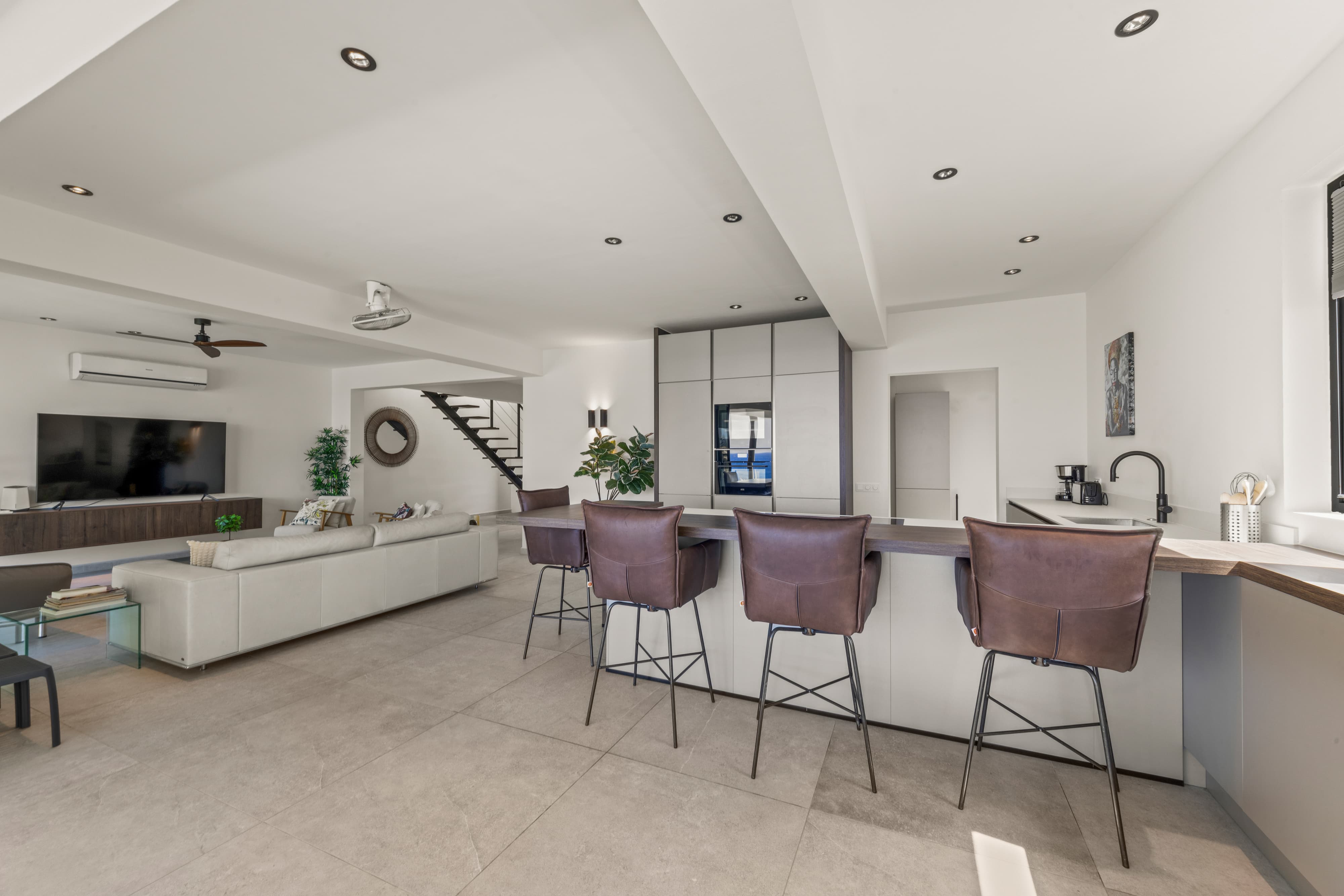 livingroom and kitchen