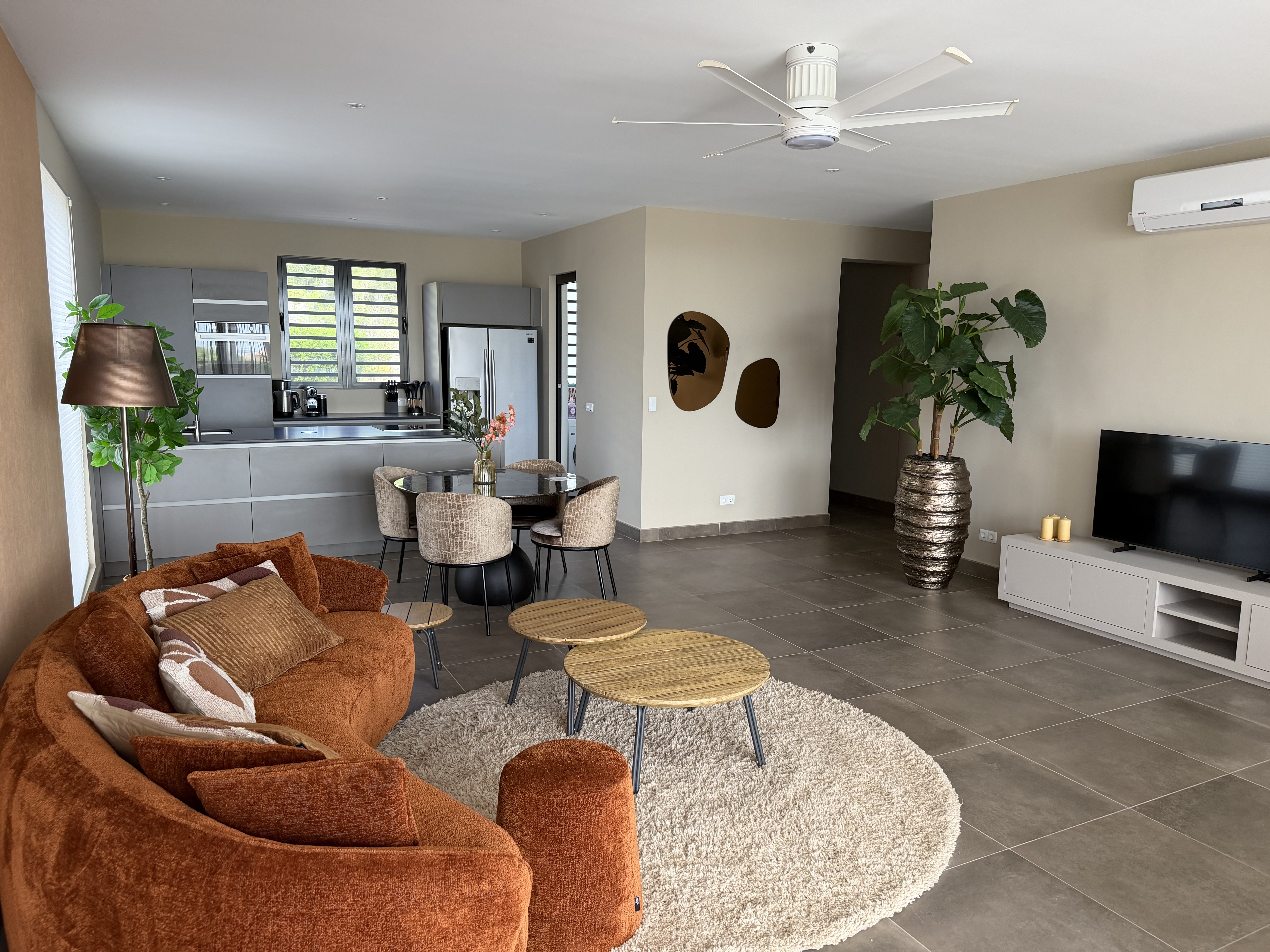 Holland House - Cape Marie 1401