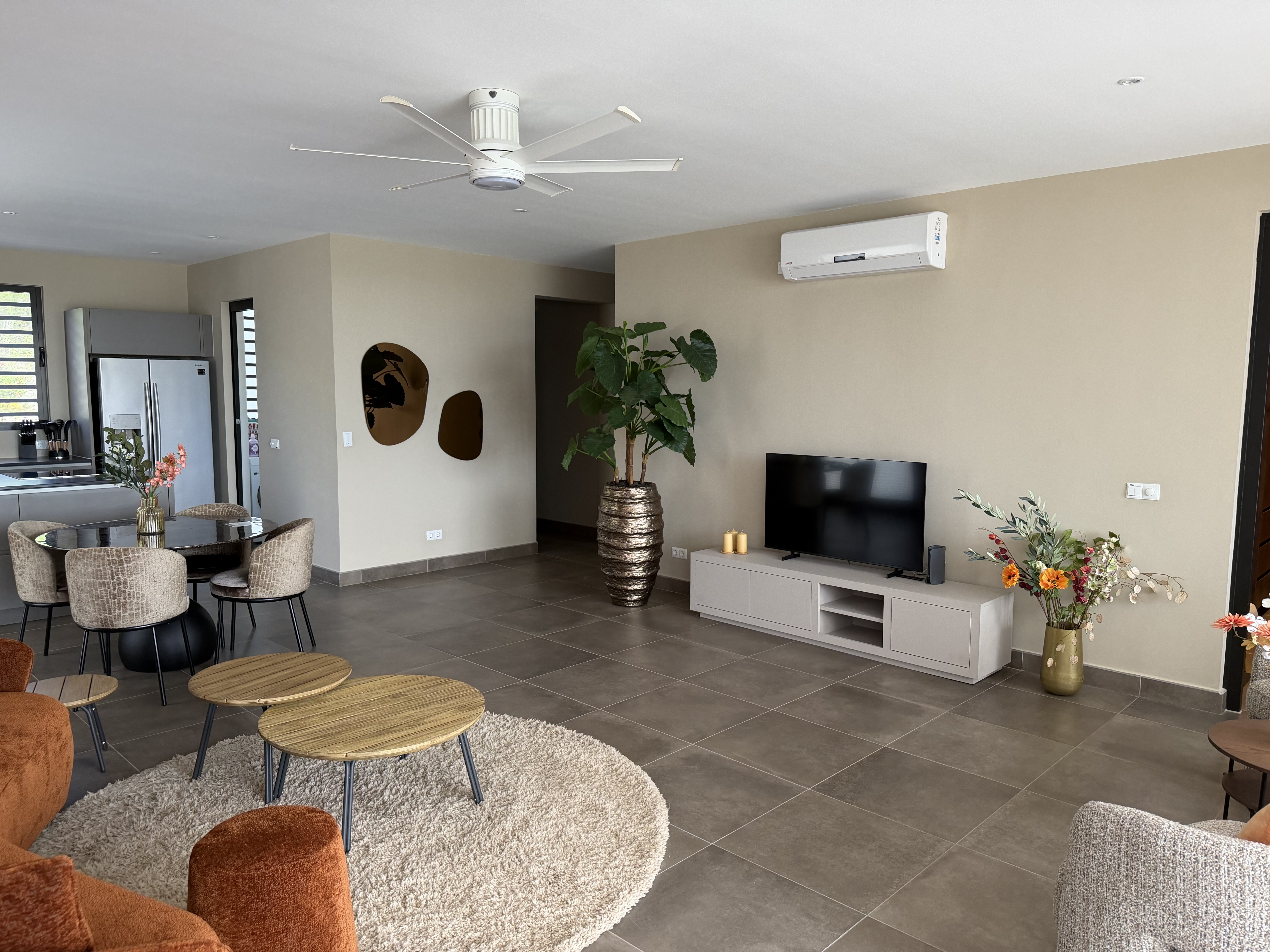 Holland House - Cape Marie 1401