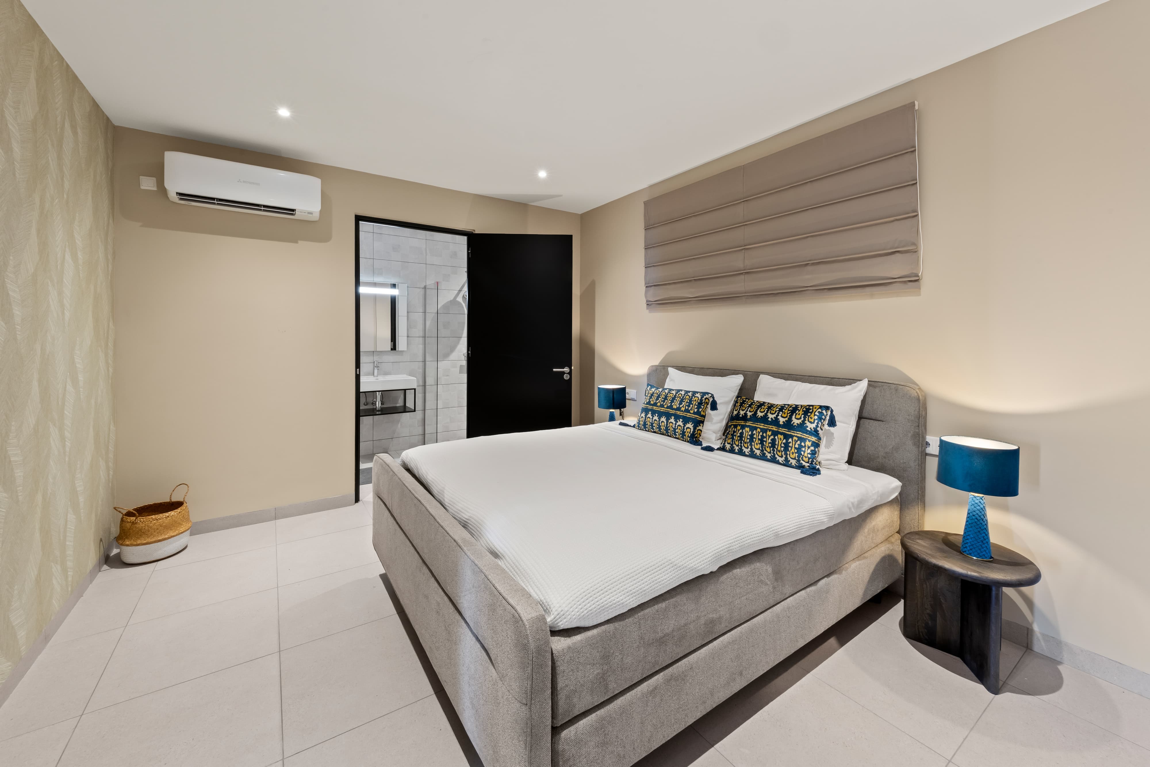 Holland House - Cape Marie C3