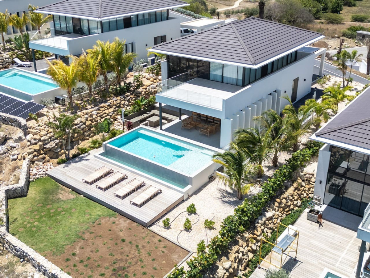 Holland House - Blue Bay - on a cliff with a phenomenal sea view