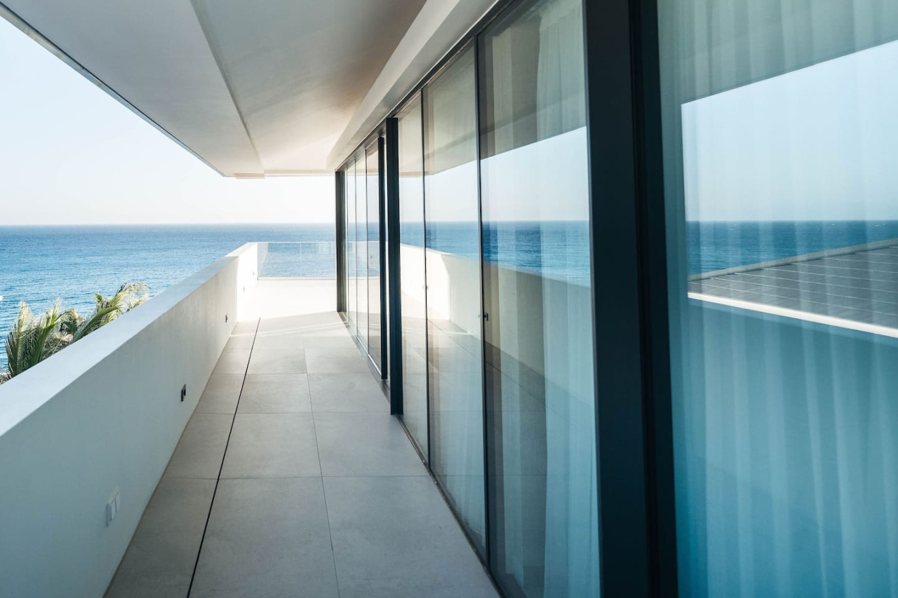 Holland House - Blue Bay - on a cliff with a phenomenal sea view