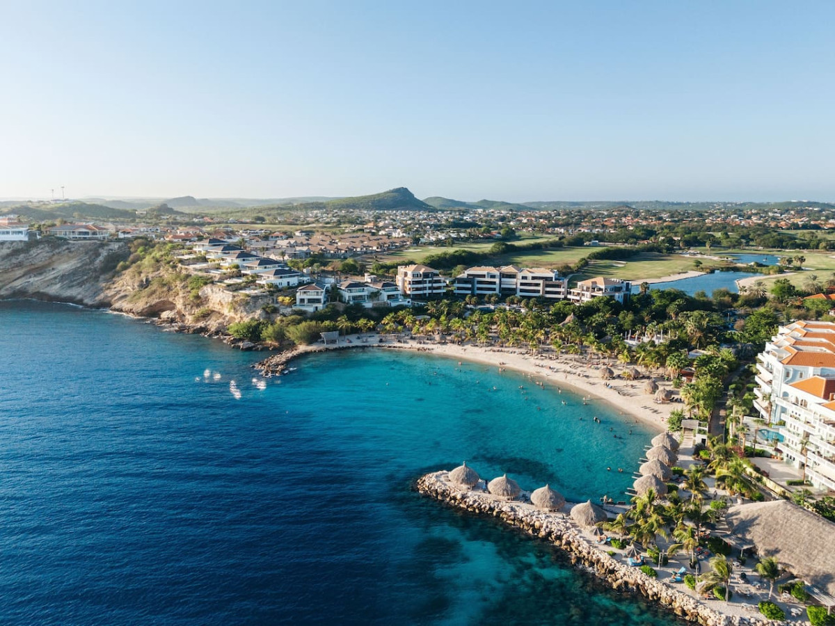 Holland House - Blue Bay - on a cliff with a phenomenal sea view