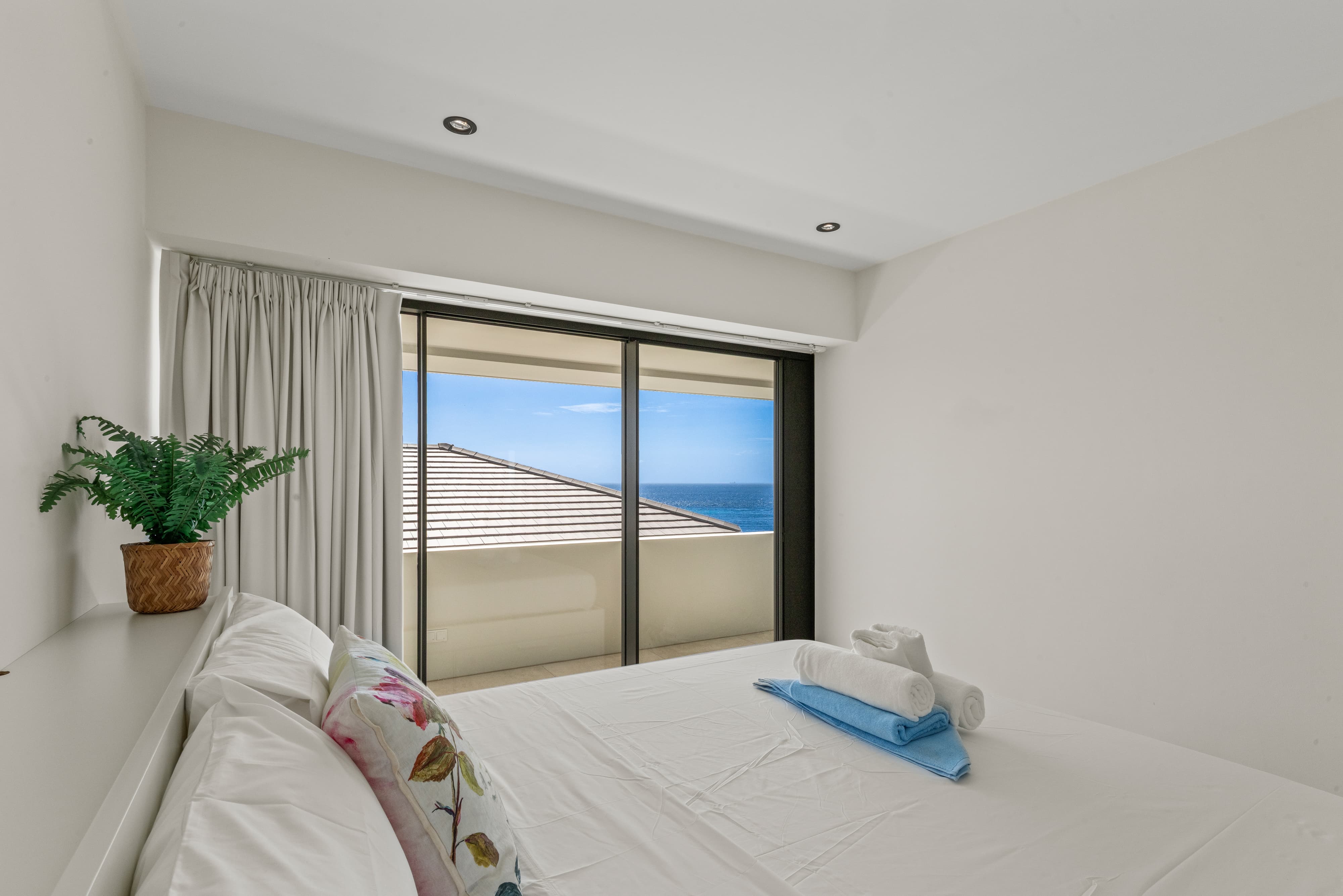 Holland House - Blue Bay - on a cliff with a phenomenal sea view