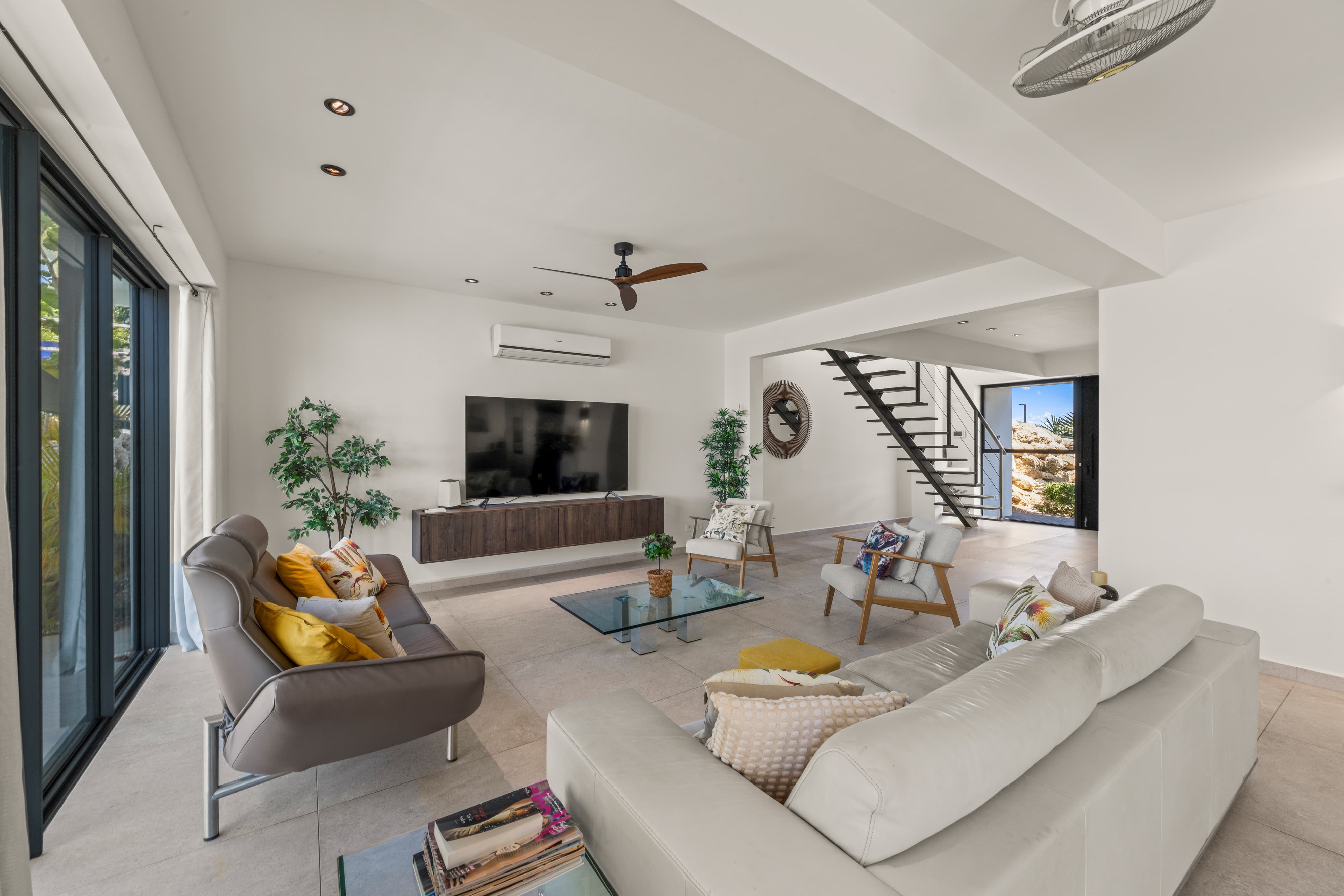 Holland House - Blue Bay - on a cliff with a phenomenal sea view