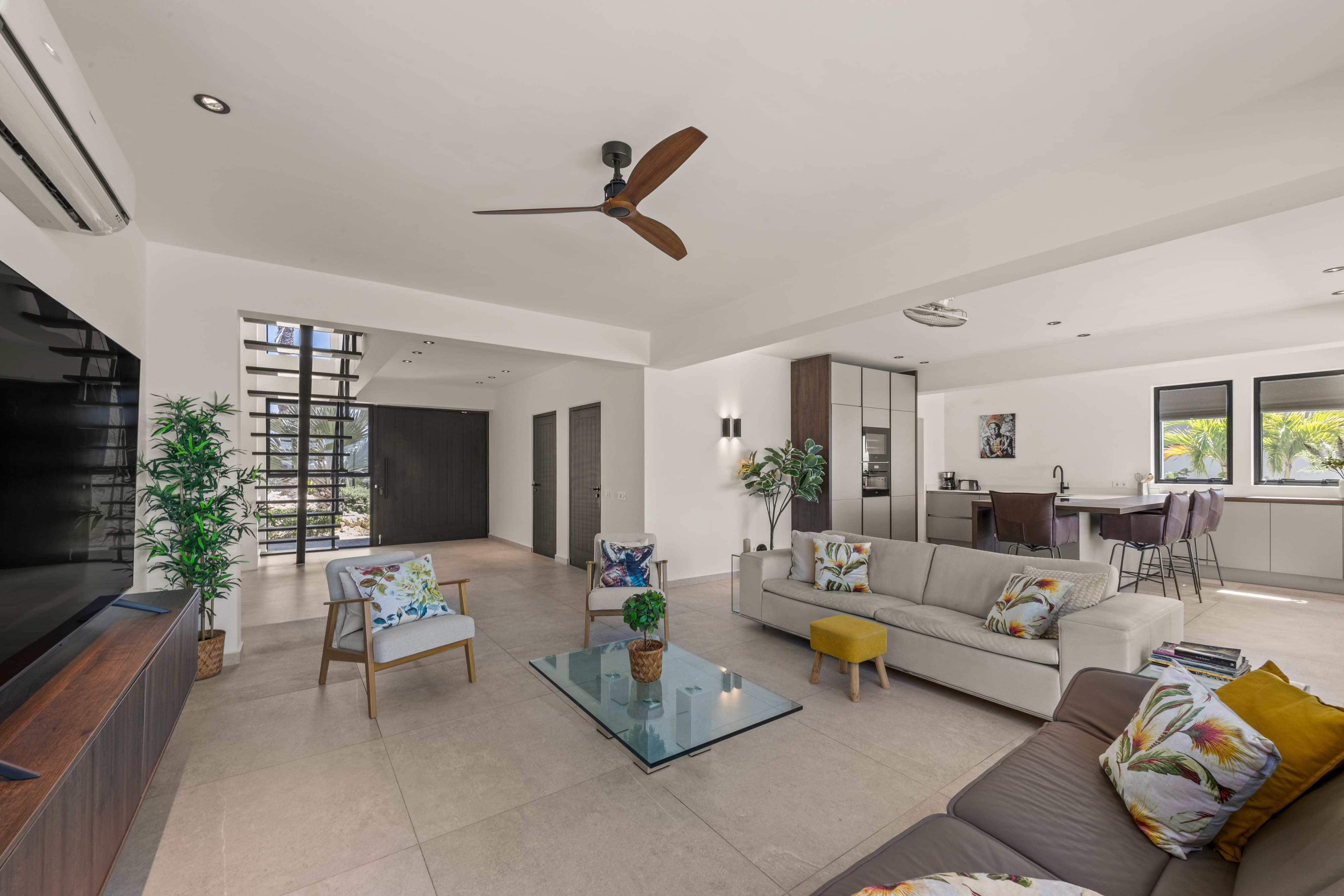 Holland House - Blue Bay - on a cliff with a phenomenal sea view