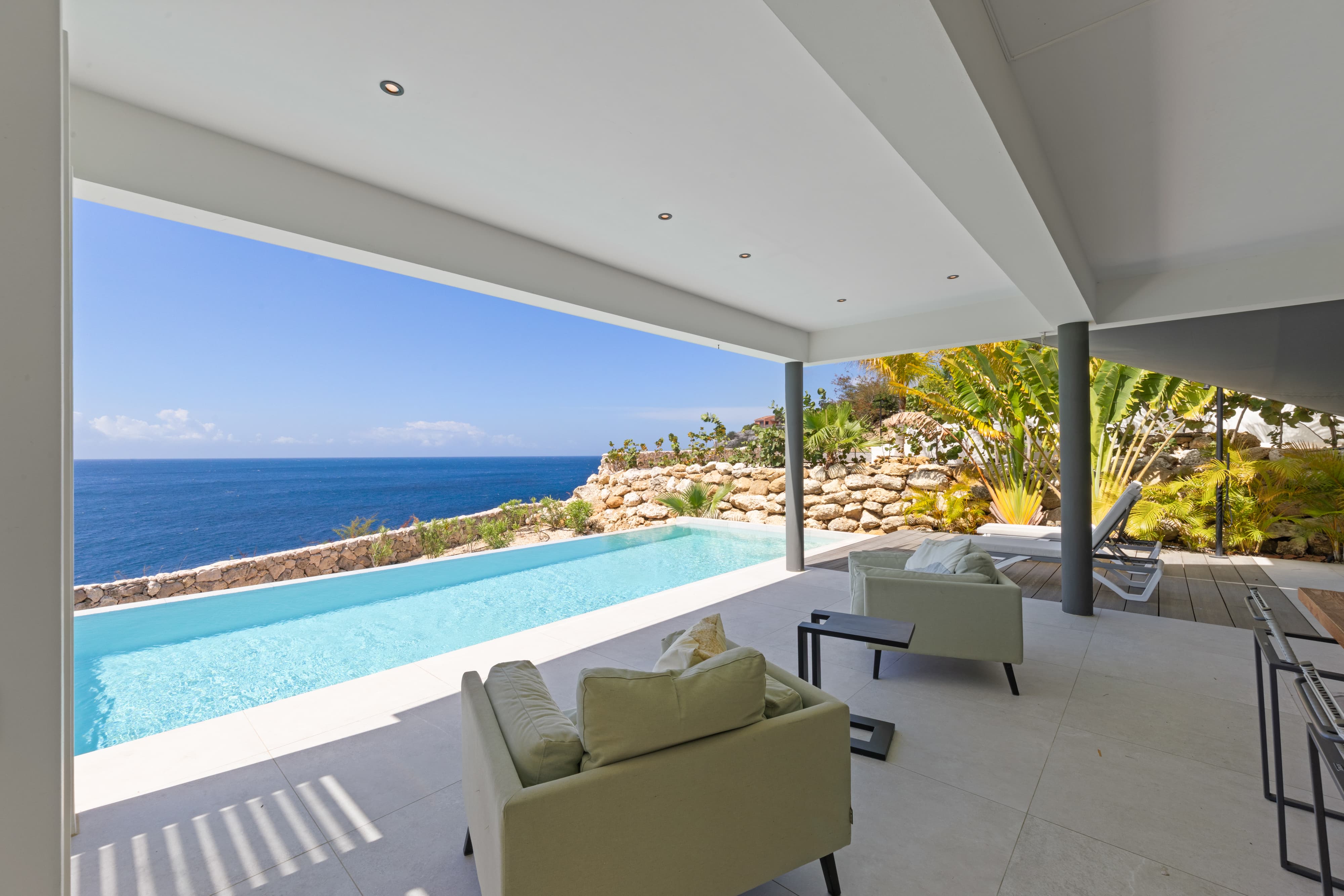 Holland House - Blue Bay - on a cliff with a phenomenal sea view