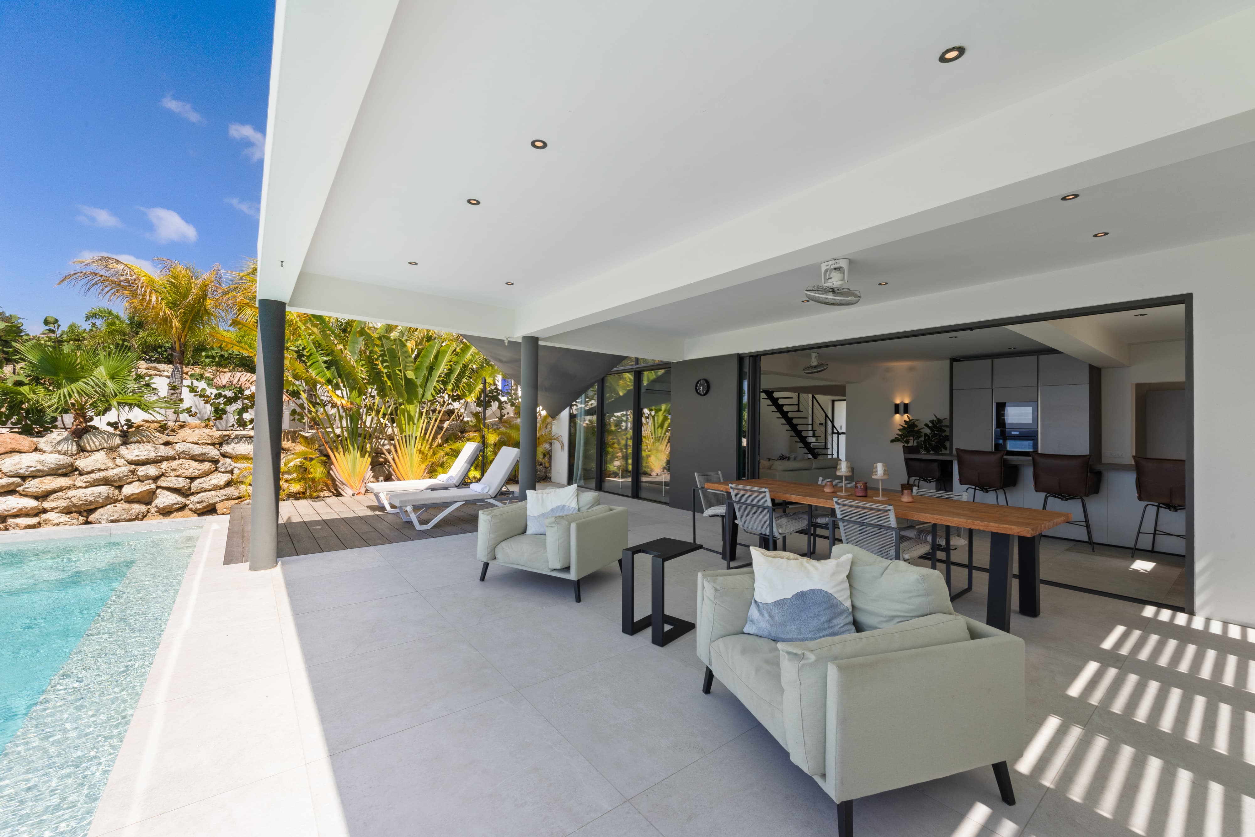 Holland House - Blue Bay - on a cliff with a phenomenal sea view