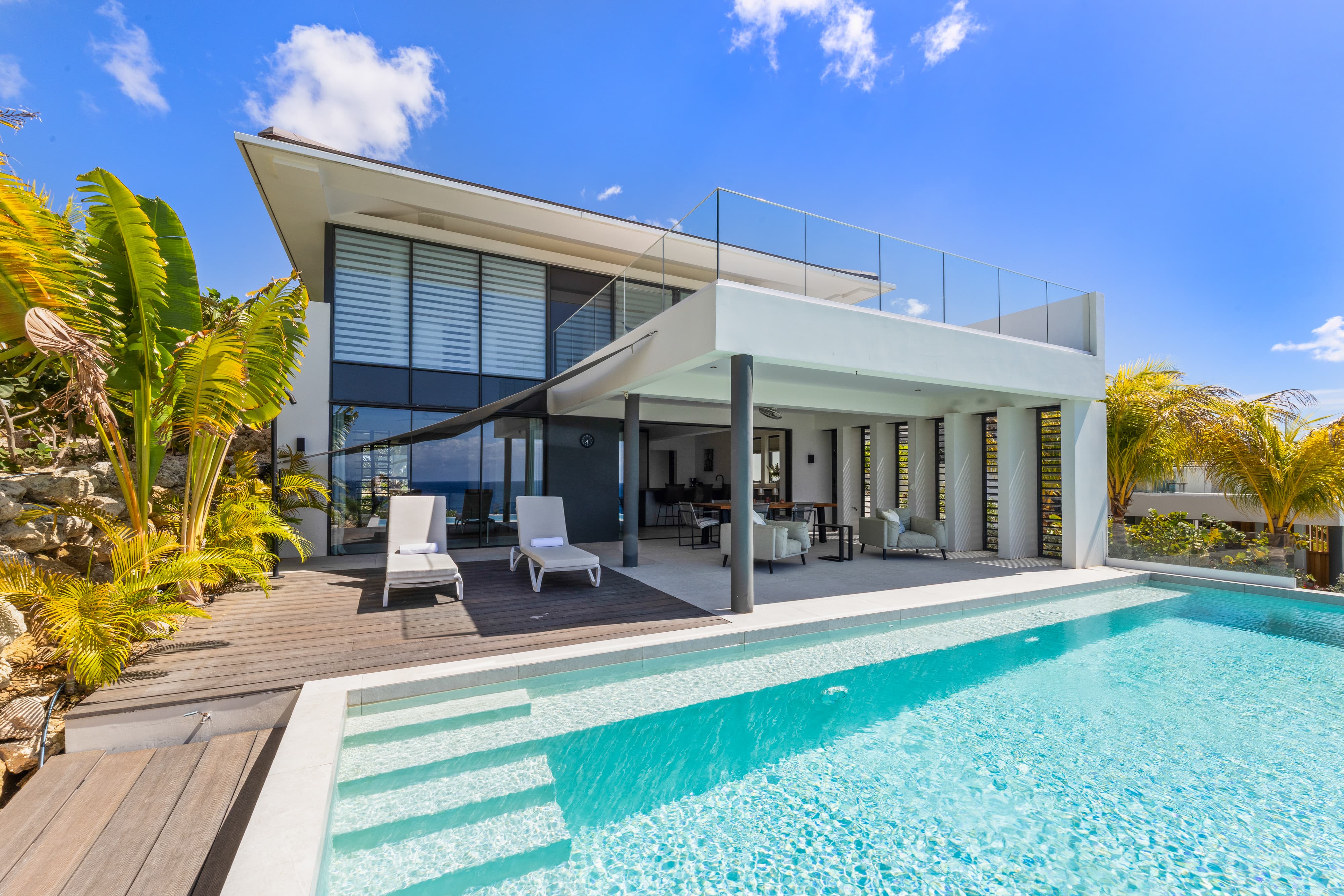 Holland House - Blue Bay - on a cliff with a phenomenal sea view