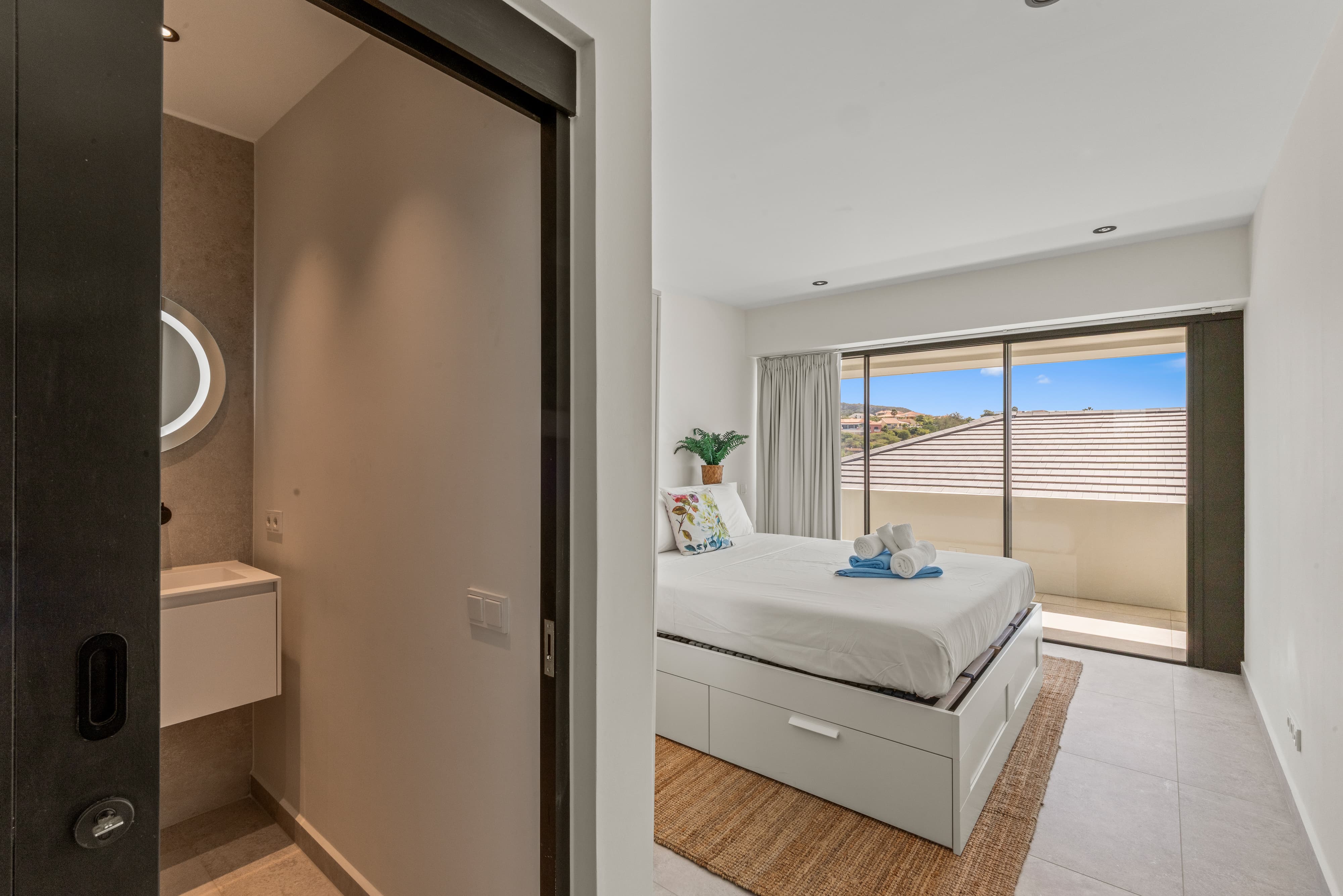 Holland House - Blue Bay - on a cliff with a phenomenal sea view