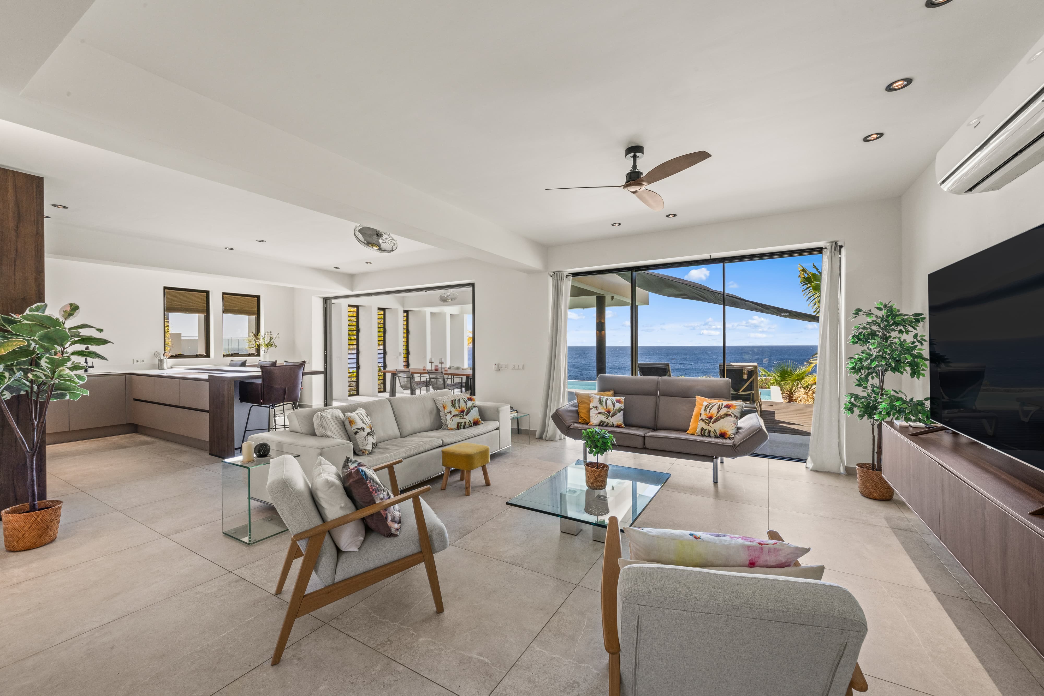 Holland House - Blue Bay - on a cliff with a phenomenal sea view