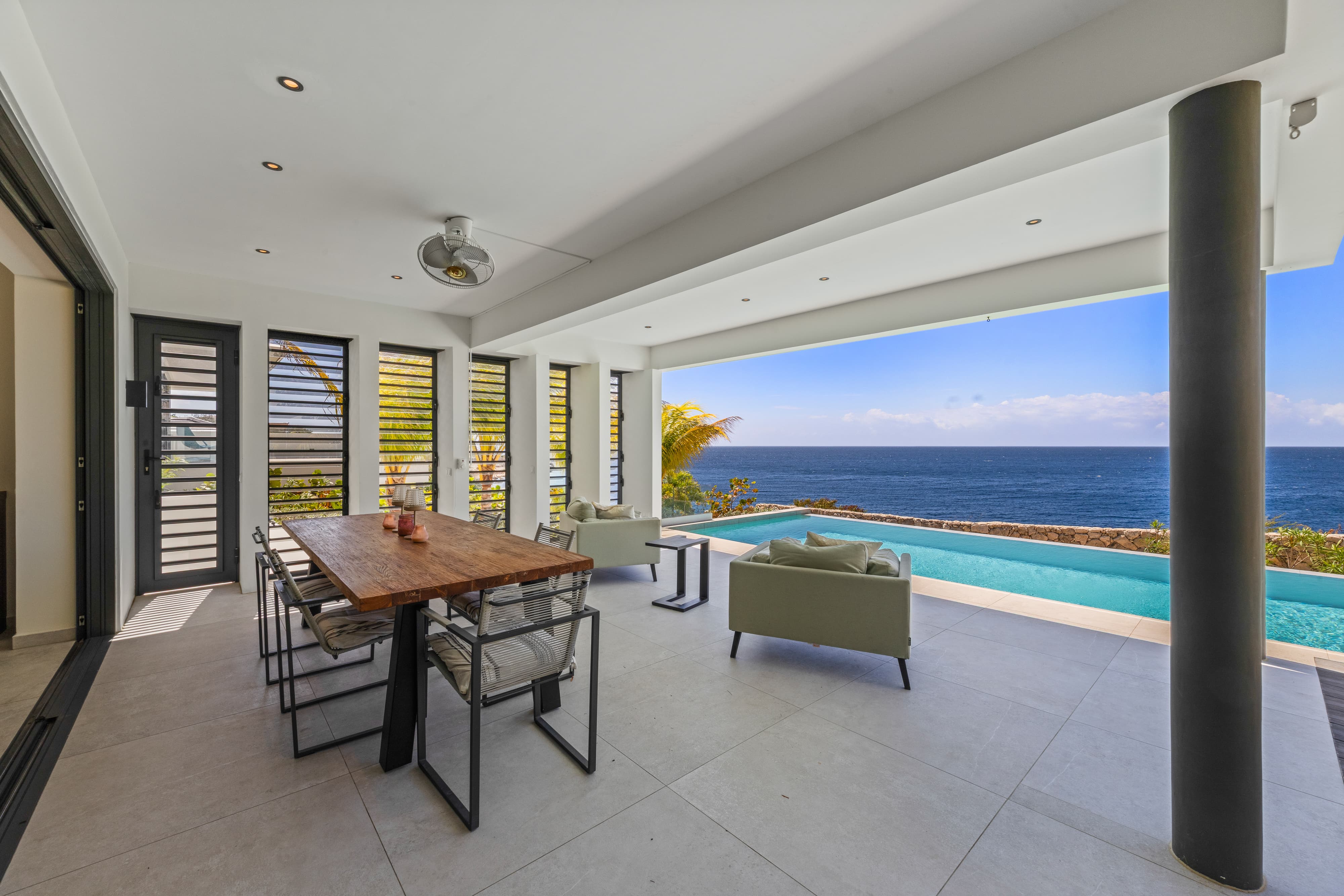 Holland House - Blue Bay - on a cliff with a phenomenal sea view