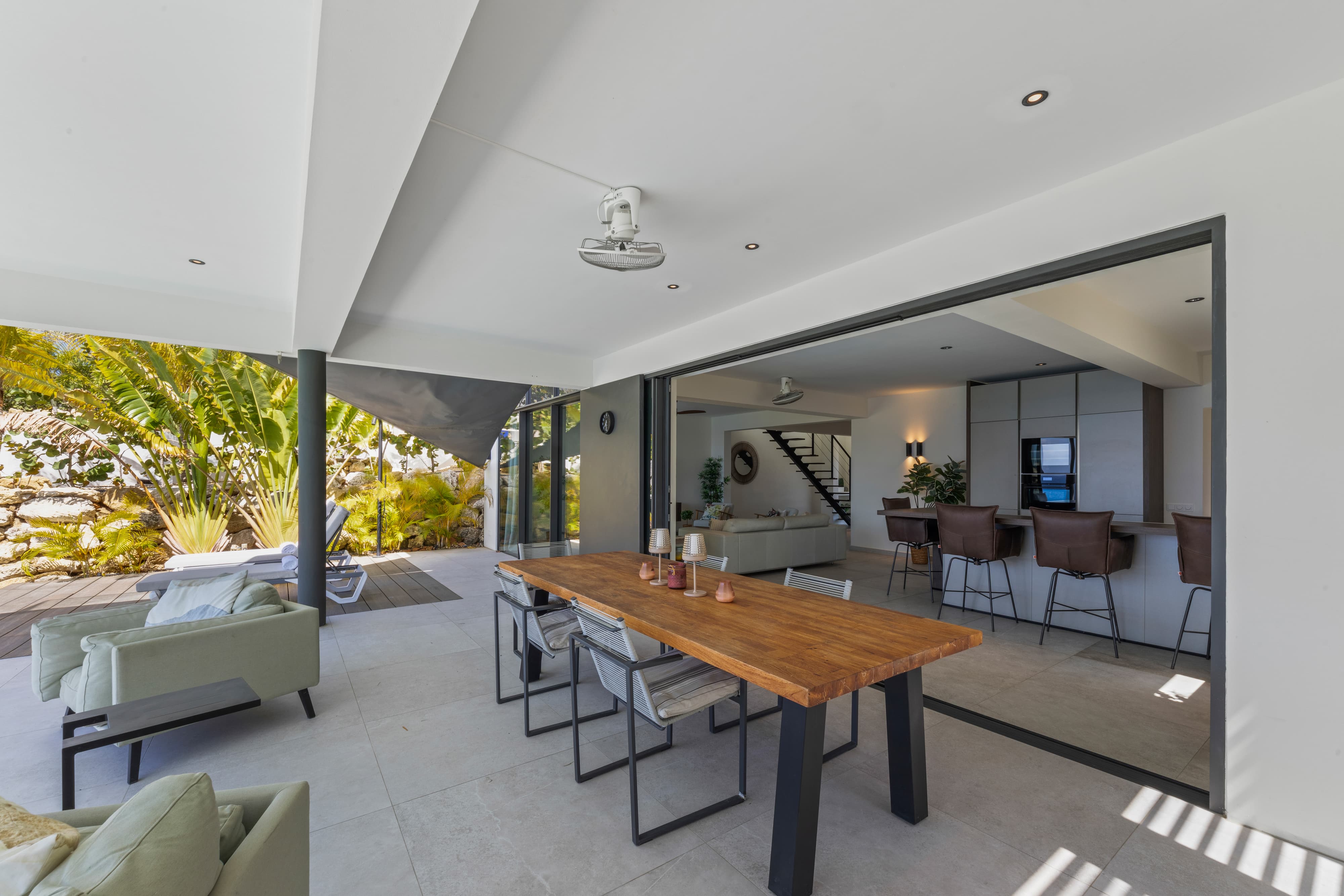 Holland House - Blue Bay - on a cliff with a phenomenal sea view