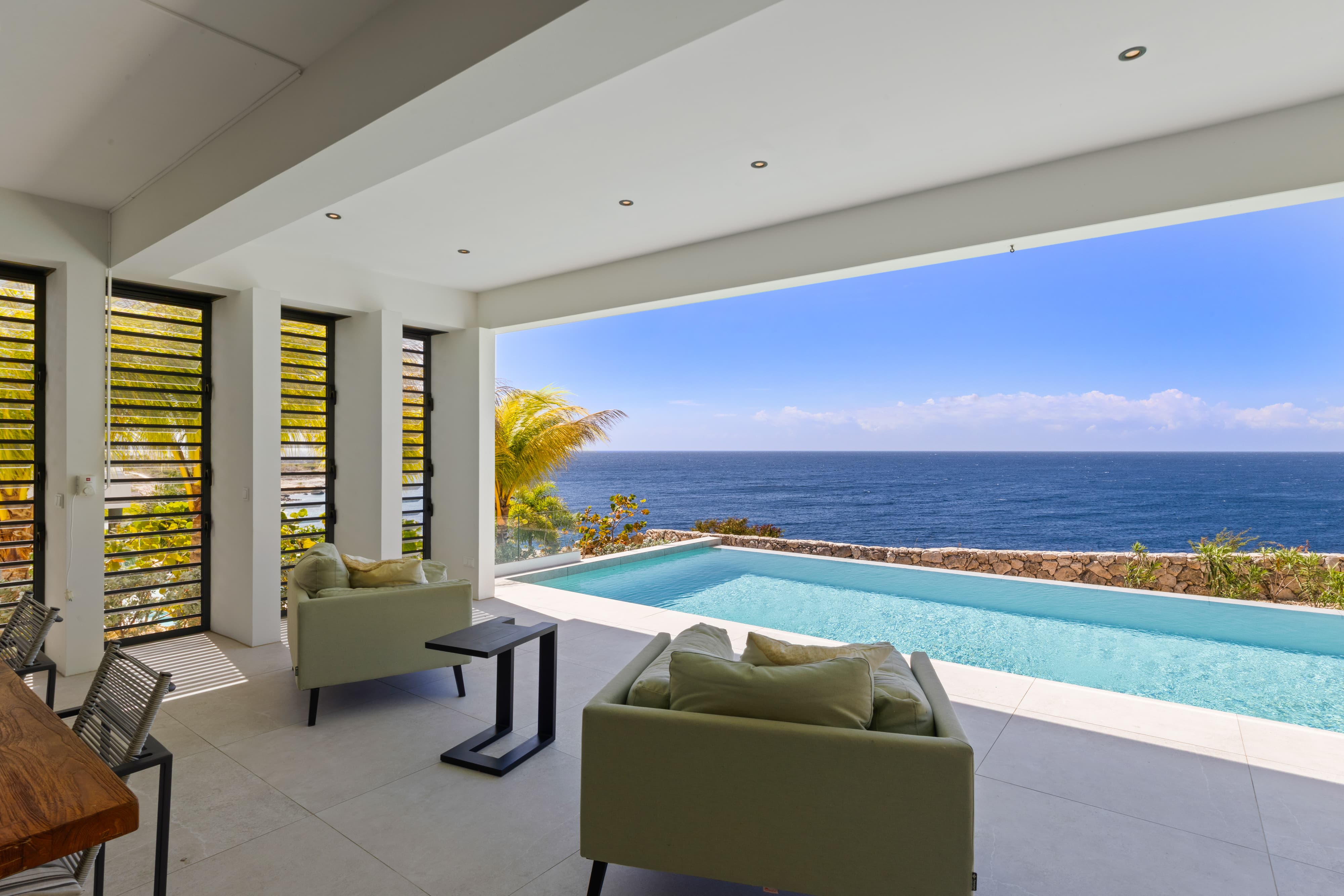 Holland House - Blue Bay - on a cliff with a phenomenal sea view