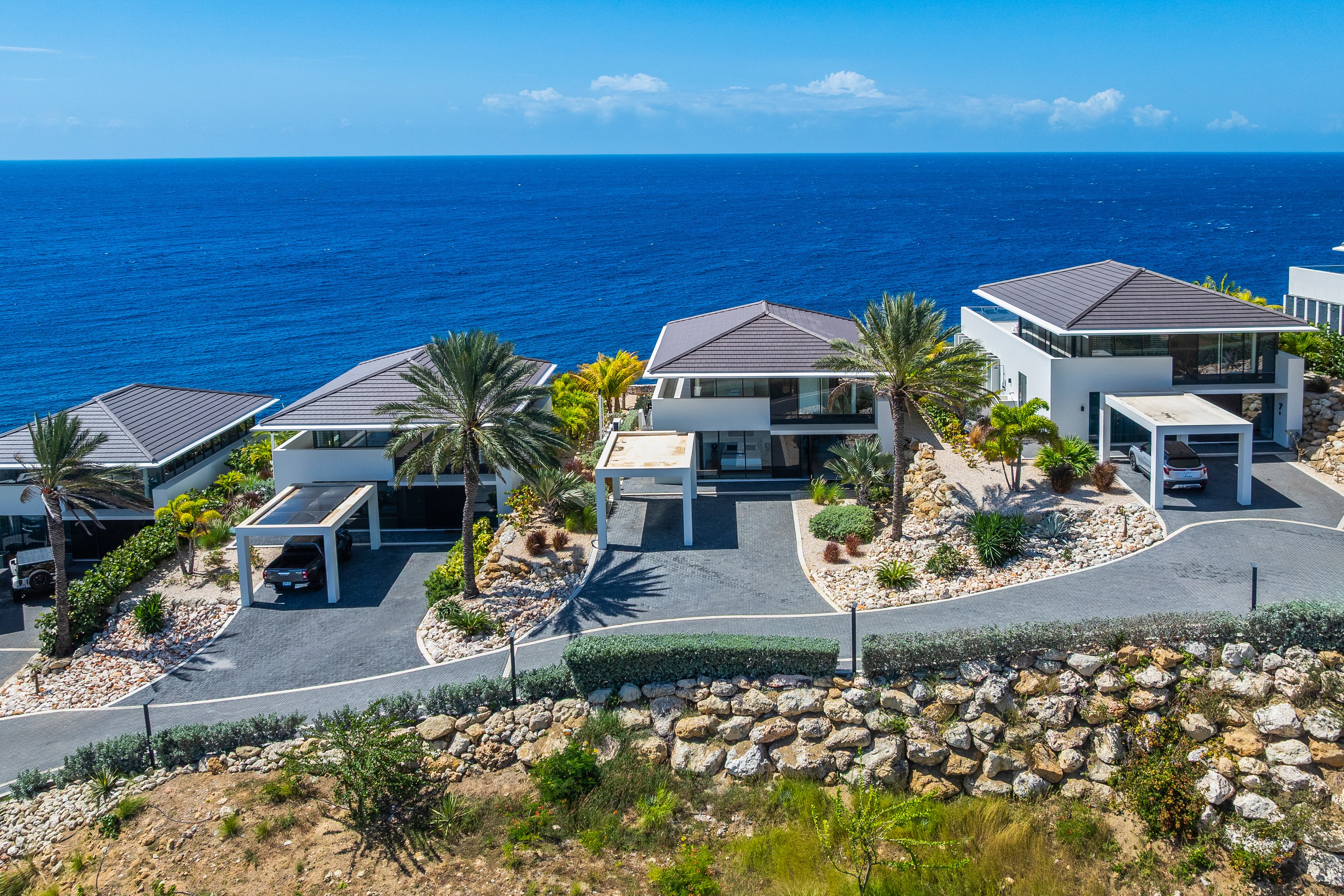 Holland House - Blue Bay - on a cliff with a phenomenal sea view