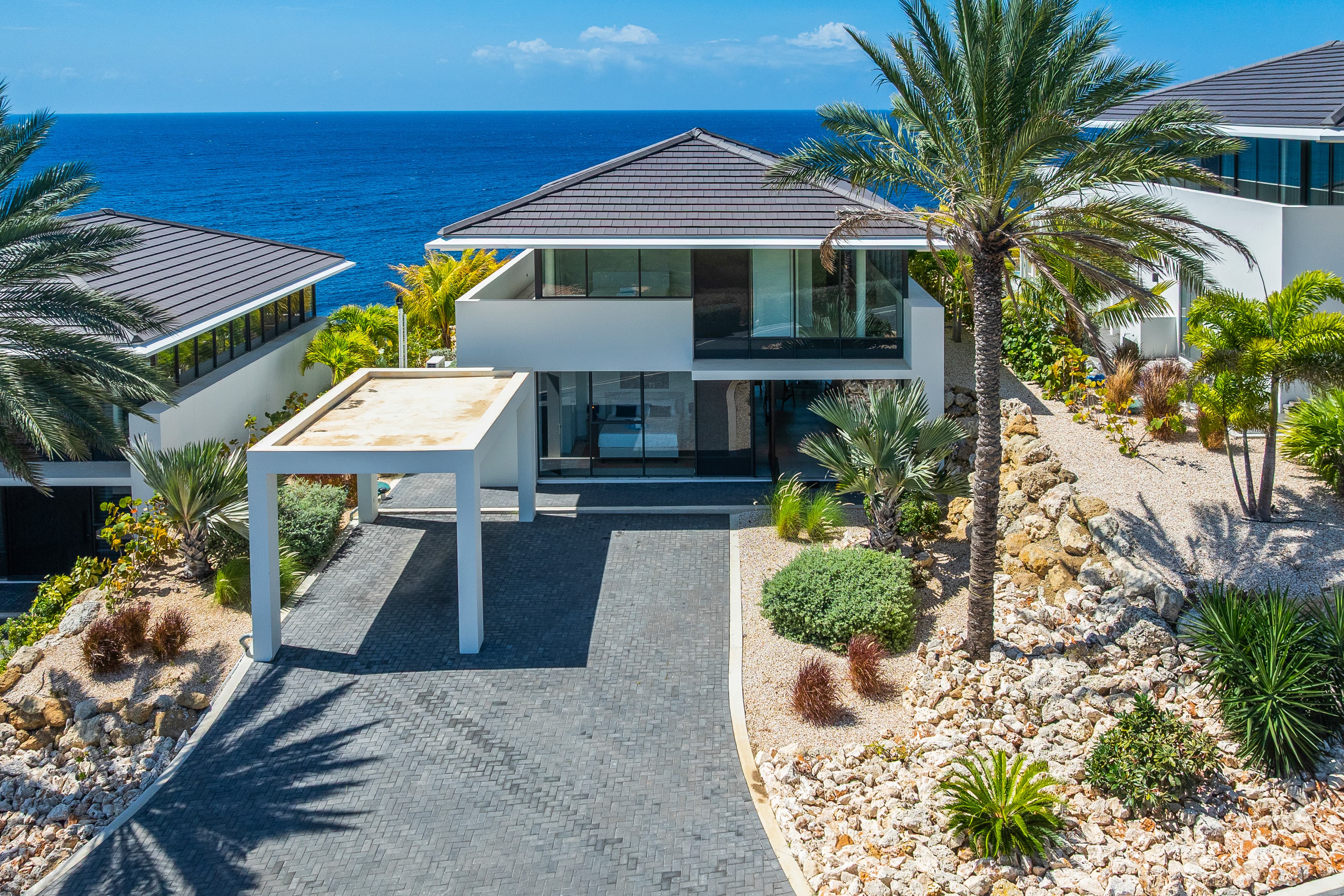 Holland House - Blue Bay - on a cliff with a phenomenal sea view