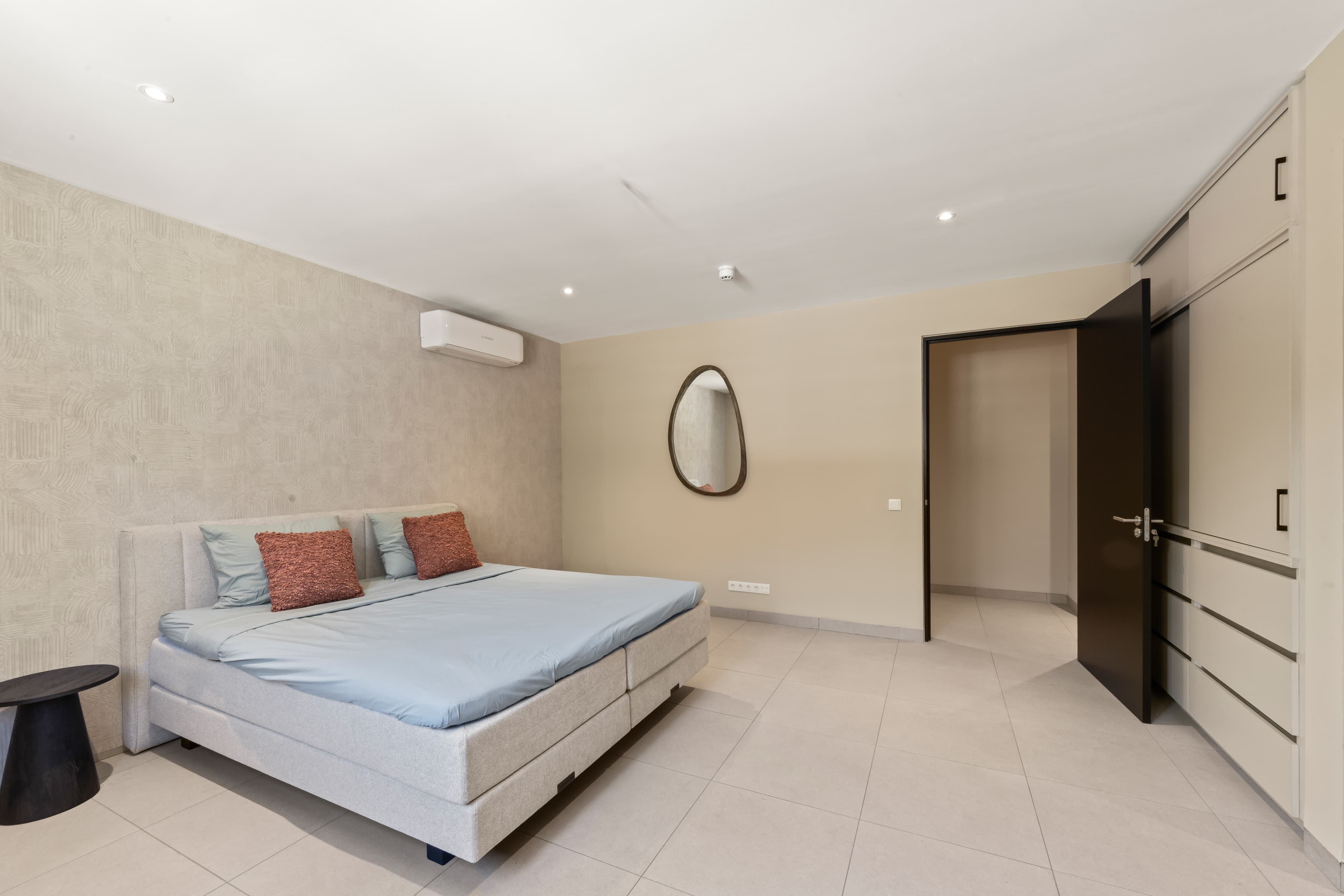 Holland House - Cape Marie C4