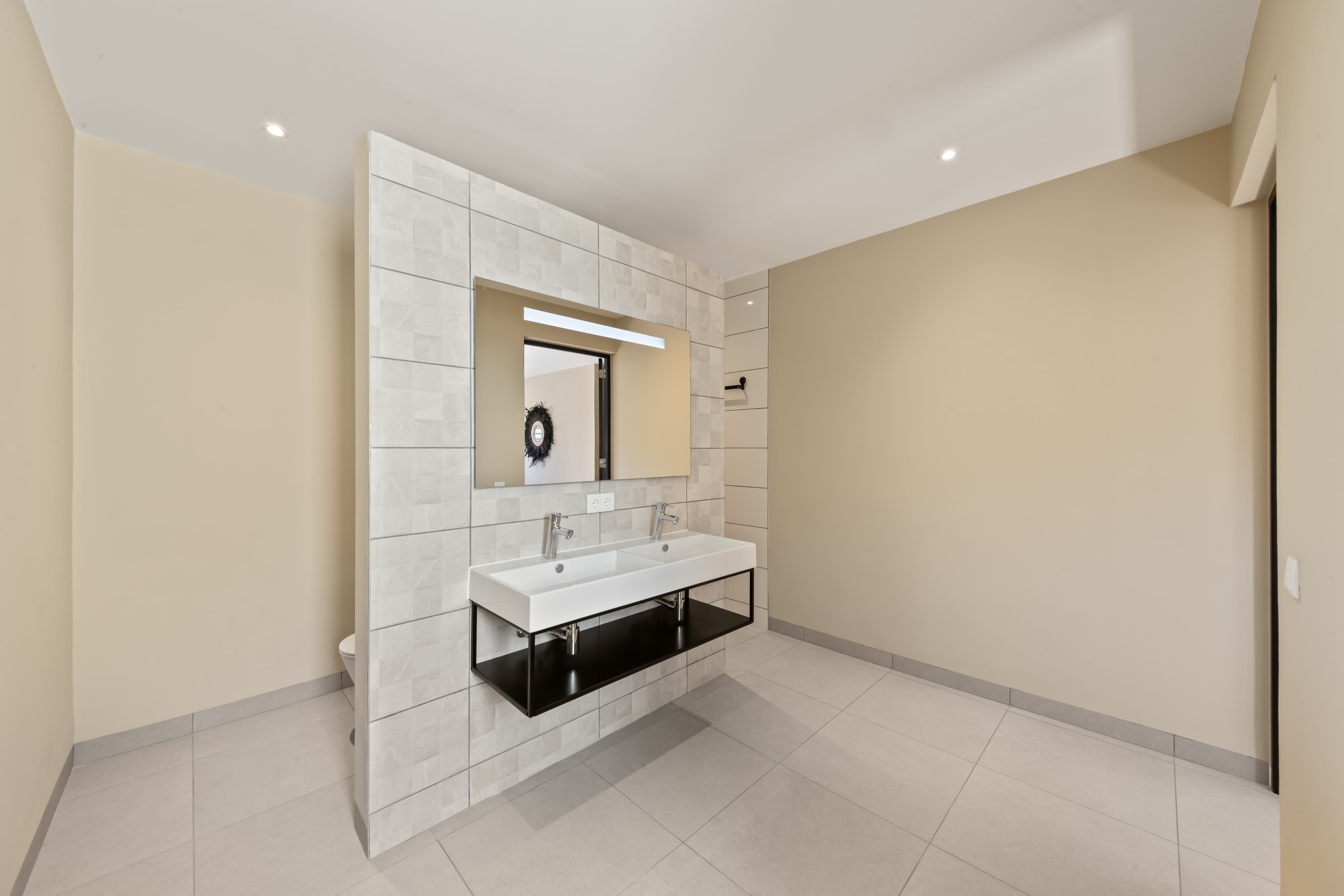 Holland House - Cape Marie C4