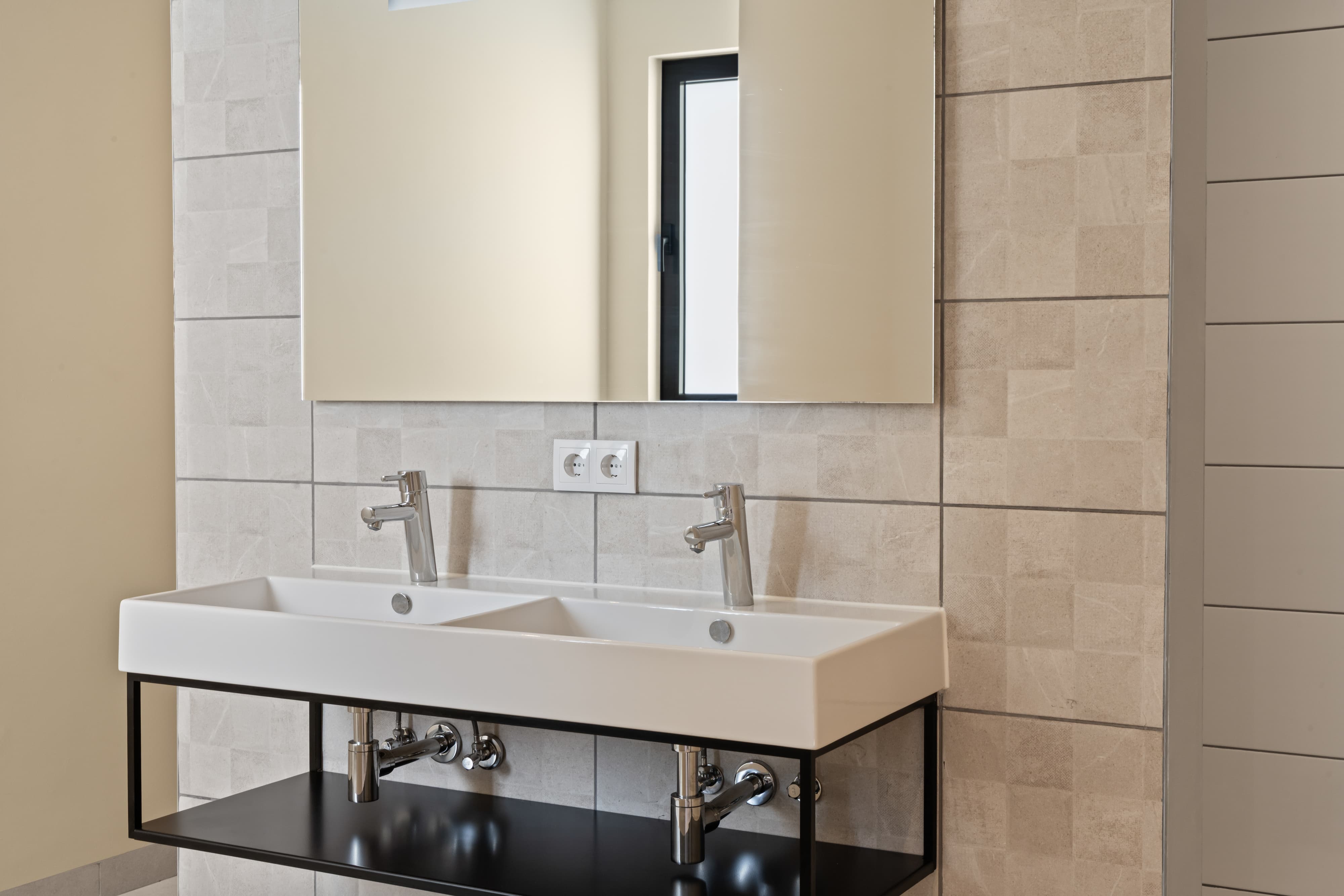 Holland House - Cape Marie C4